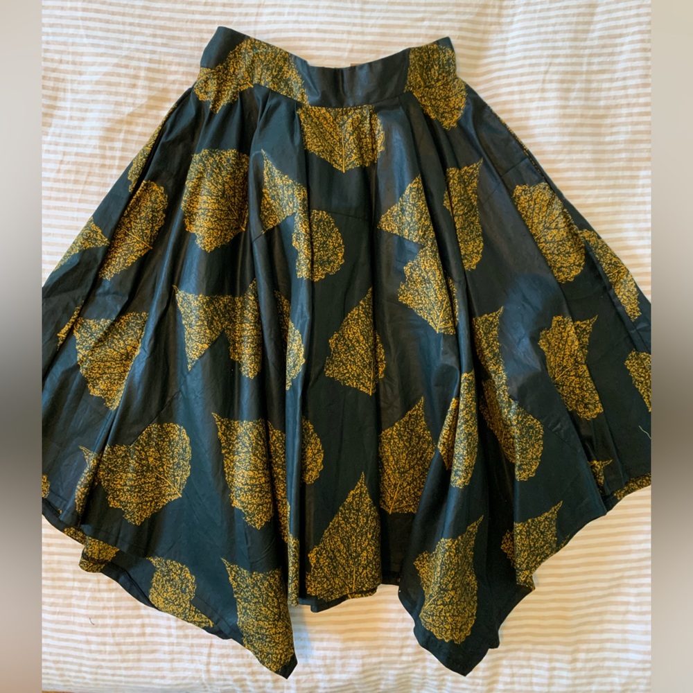 Elegant Black and Gold Midi Skirt